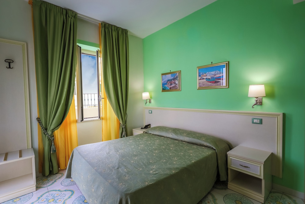 ROOM, DOUBLE BED, SEA VIEW, TERRACE