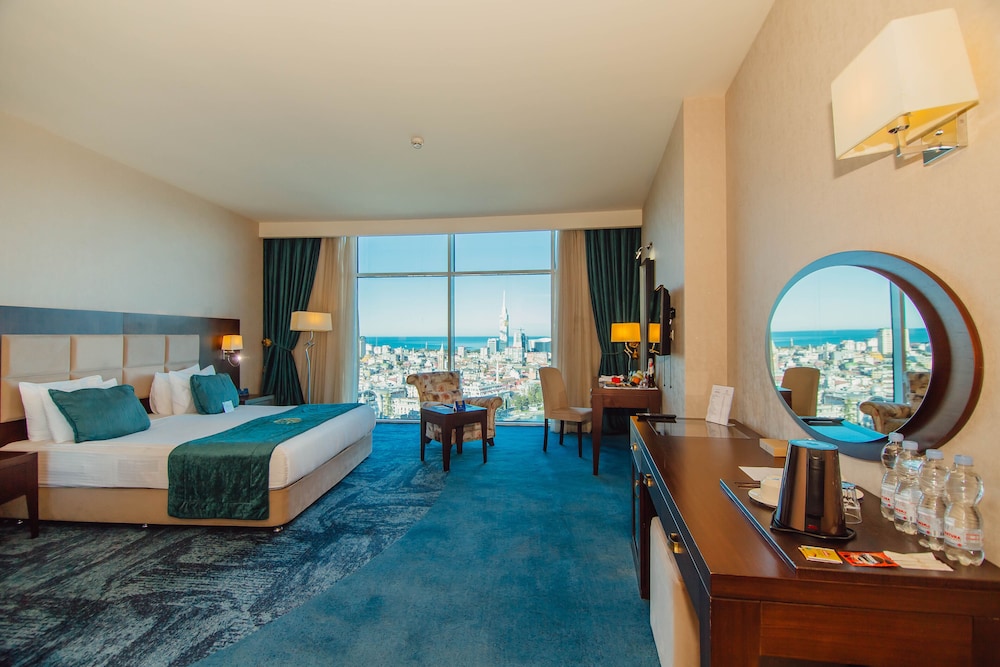 Superior, King Bed, Sea View, JRW Welmond Hotel & Casino Batumi 3/6