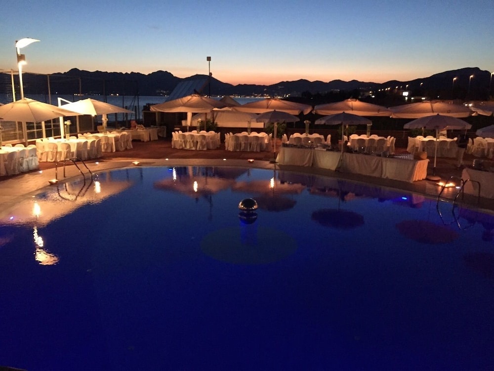 La Isla Resort 5/28