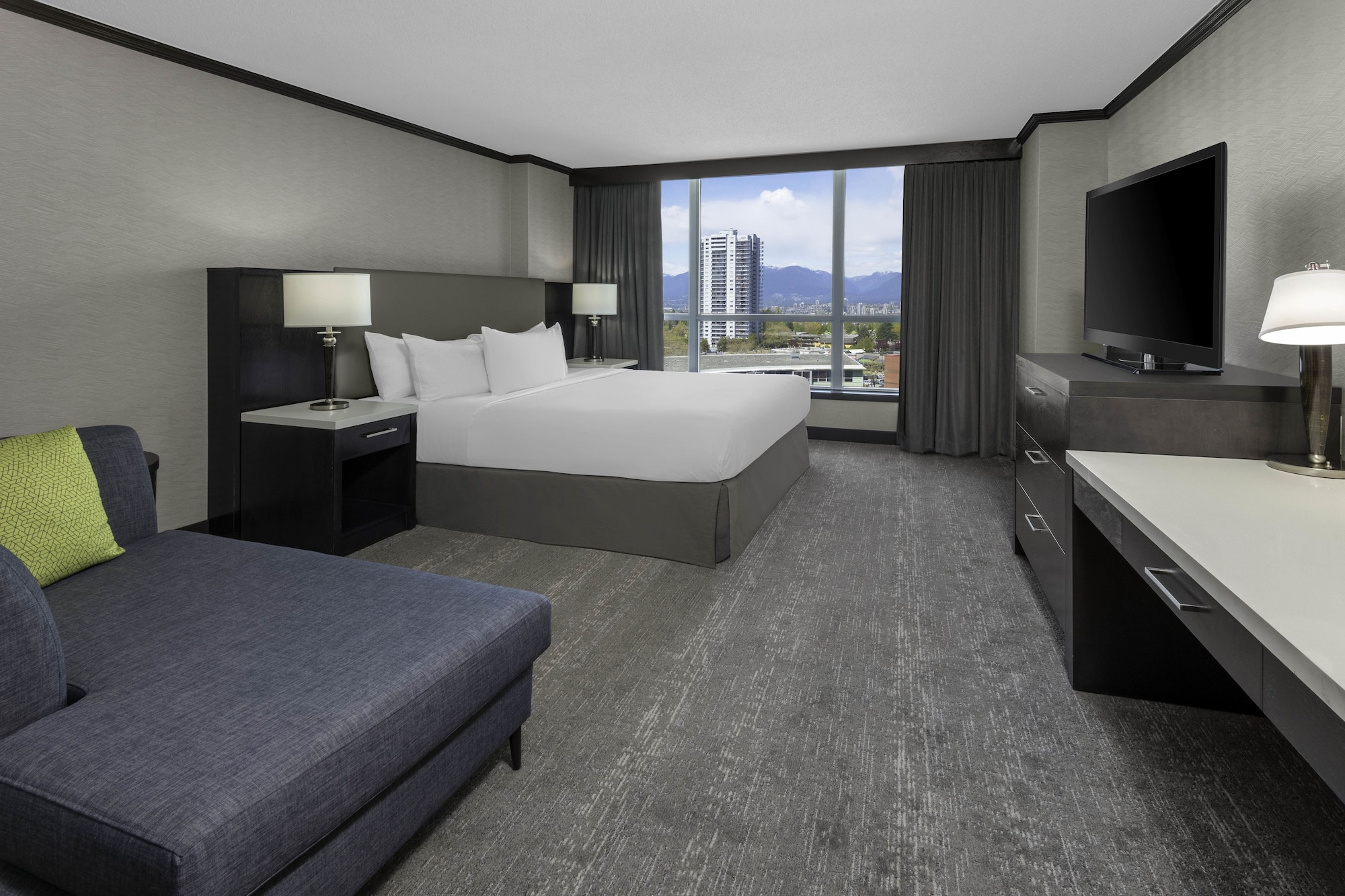 ROOM, KING BED, ACCESSIBLE