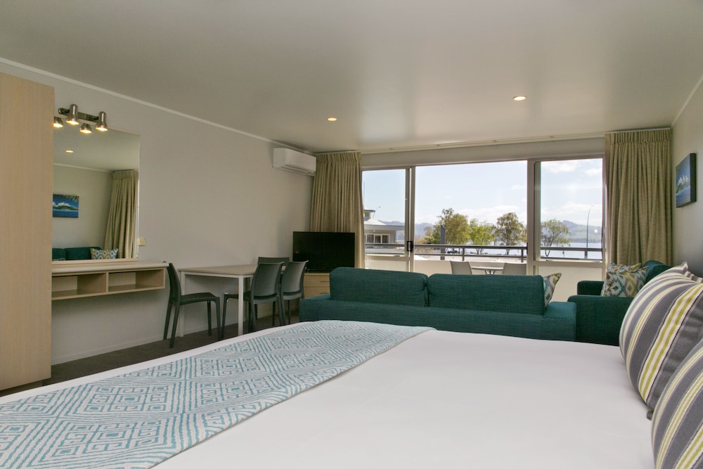 Studio, Lake View, Jetted Tub
