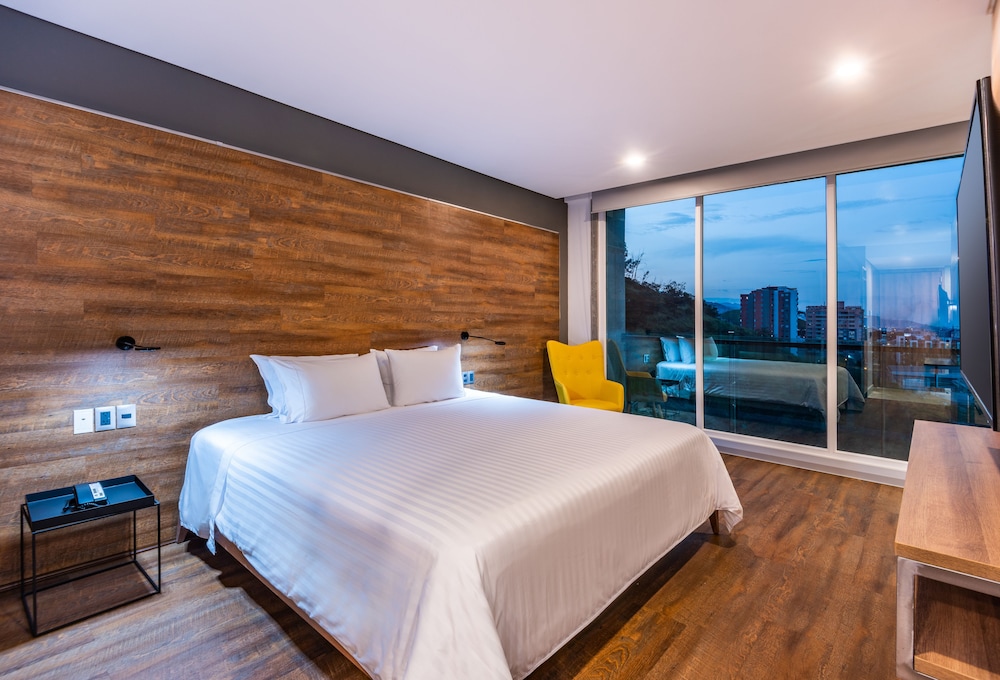 STANDARD, KING BED