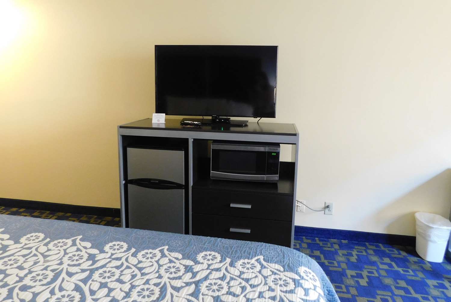 Days Inn & Suites by Wyndham Pocahontas 34/42