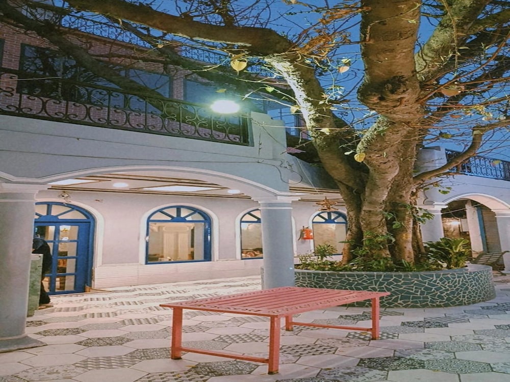 Maya Hotel & Restaurant 25/37