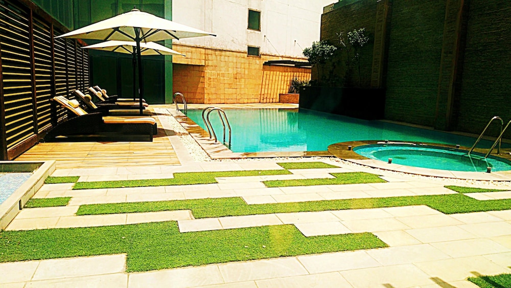 Savoy Suites Greater Noida 25/61
