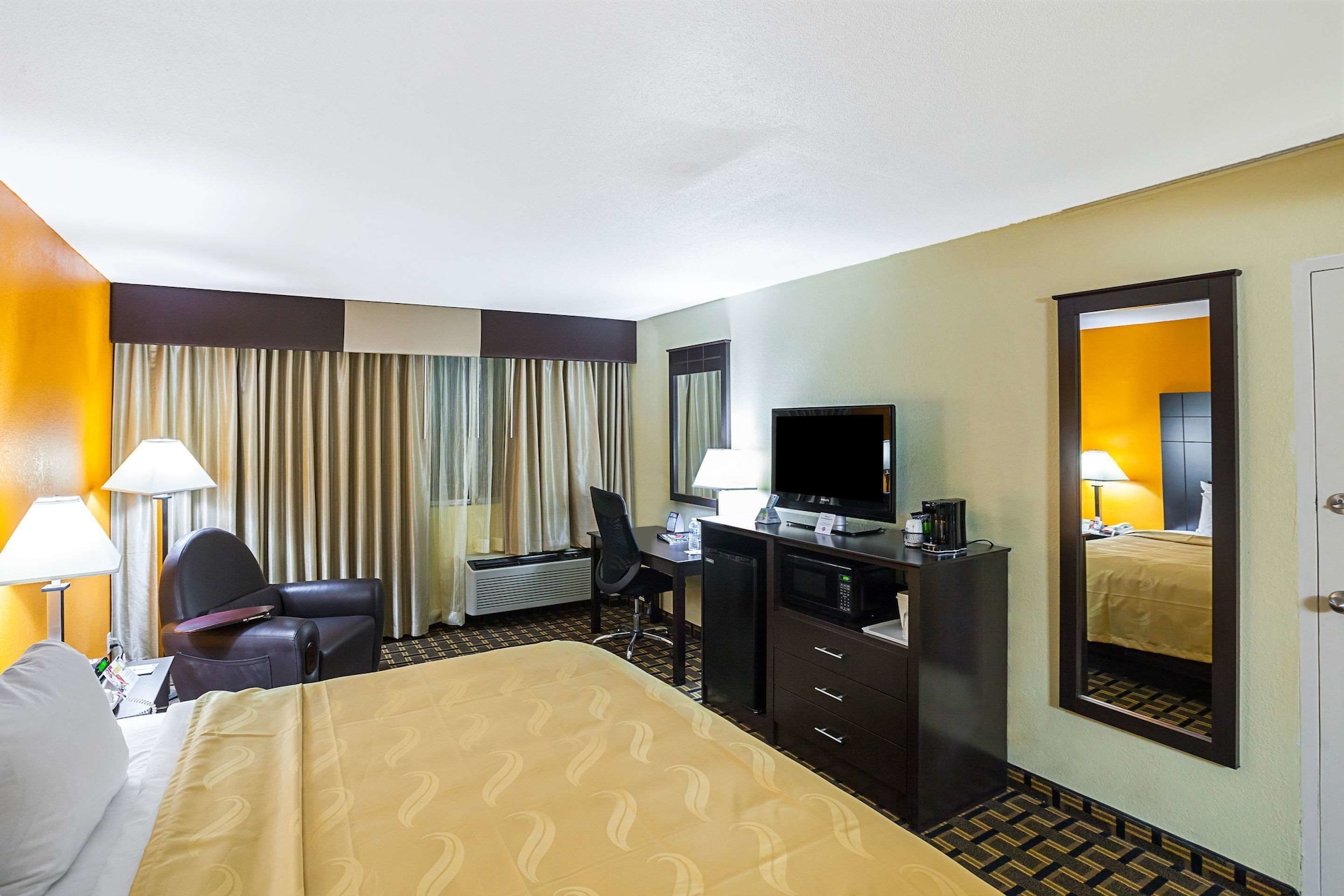ROOM, KING BED