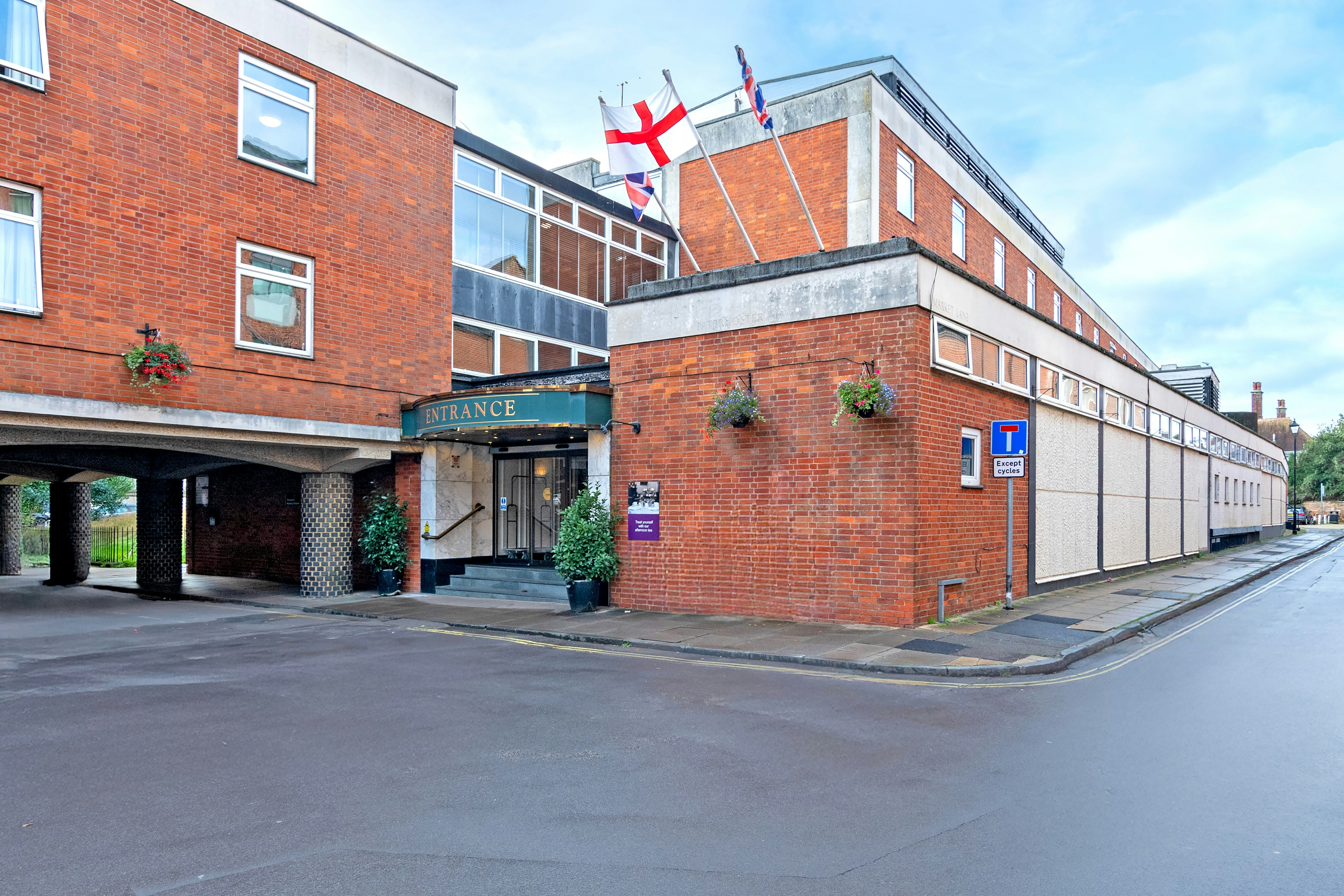 Winchester Wessex Hotel by Sunday 63/70