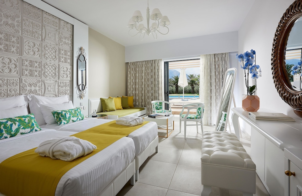Double Room Executive Sharing Pool