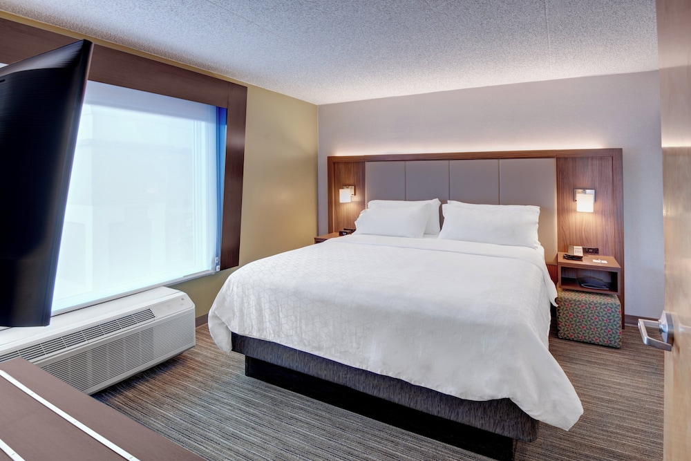 Holiday Inn Express & Suites West Long Branch - Eatontown 25/74