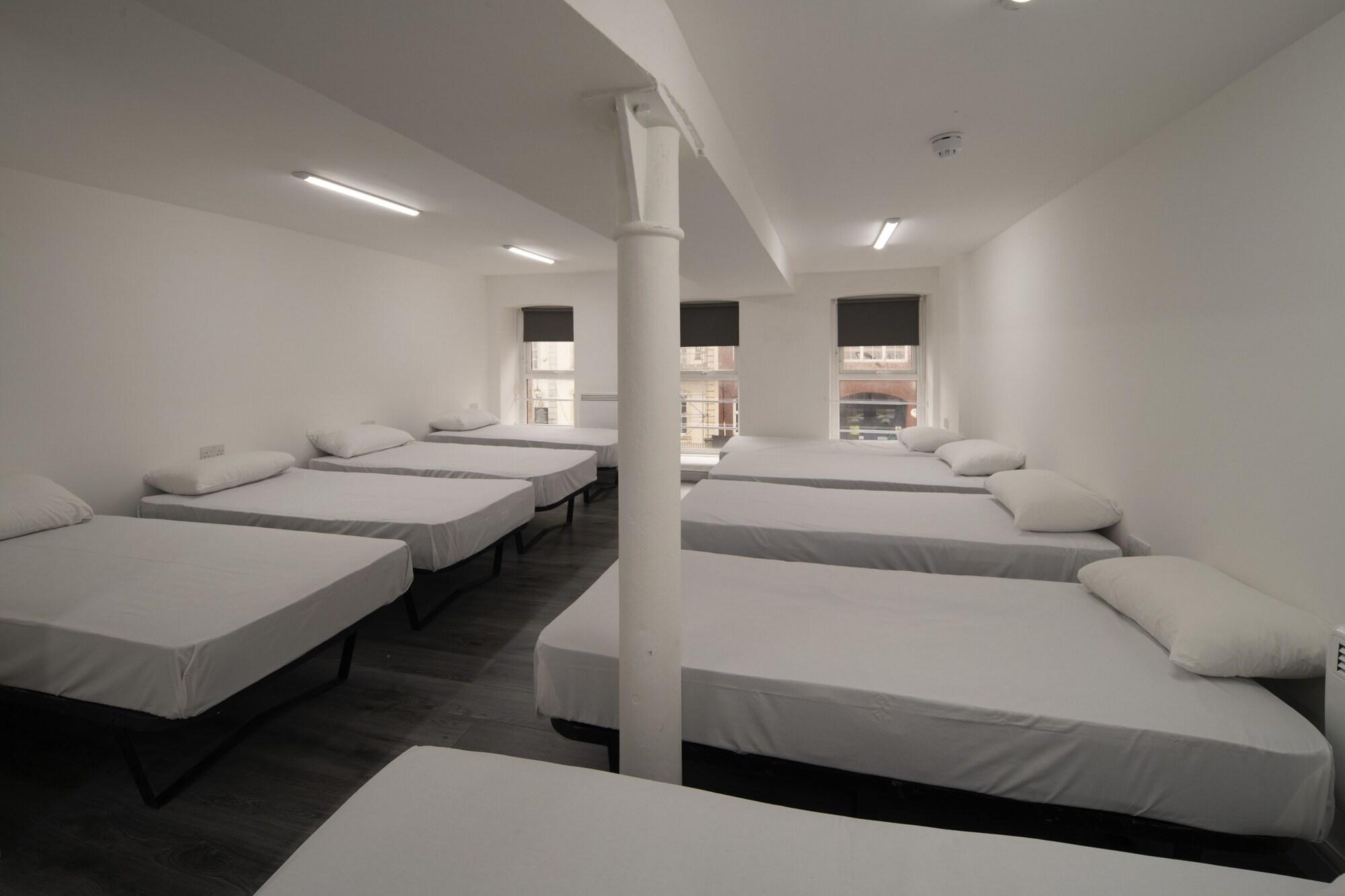 OYO Harbourside Hostel Bristol 25/39