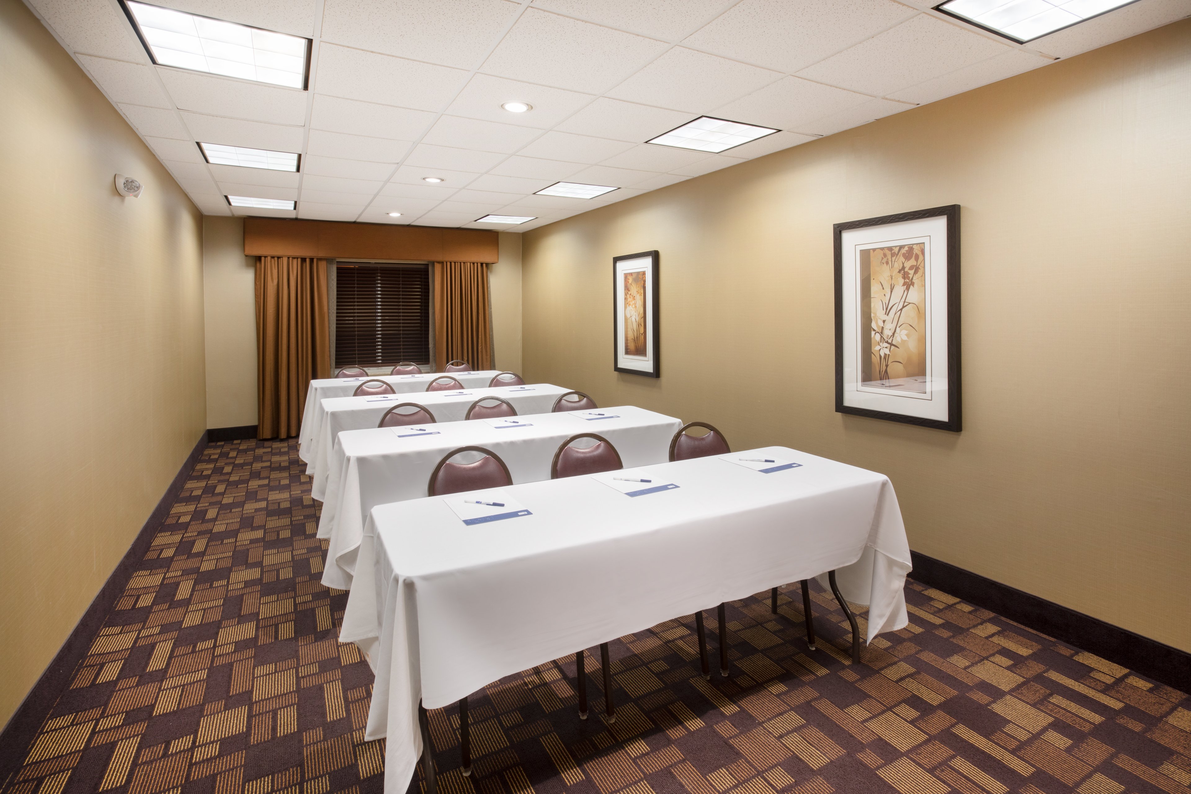 Holiday Inn Express Hotel Suites Yankton 51/71