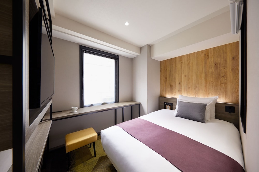 ROOM, SINGLE