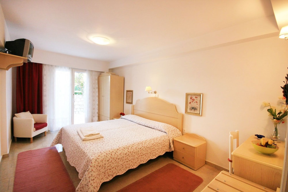 Leonardos Apartments 22/50