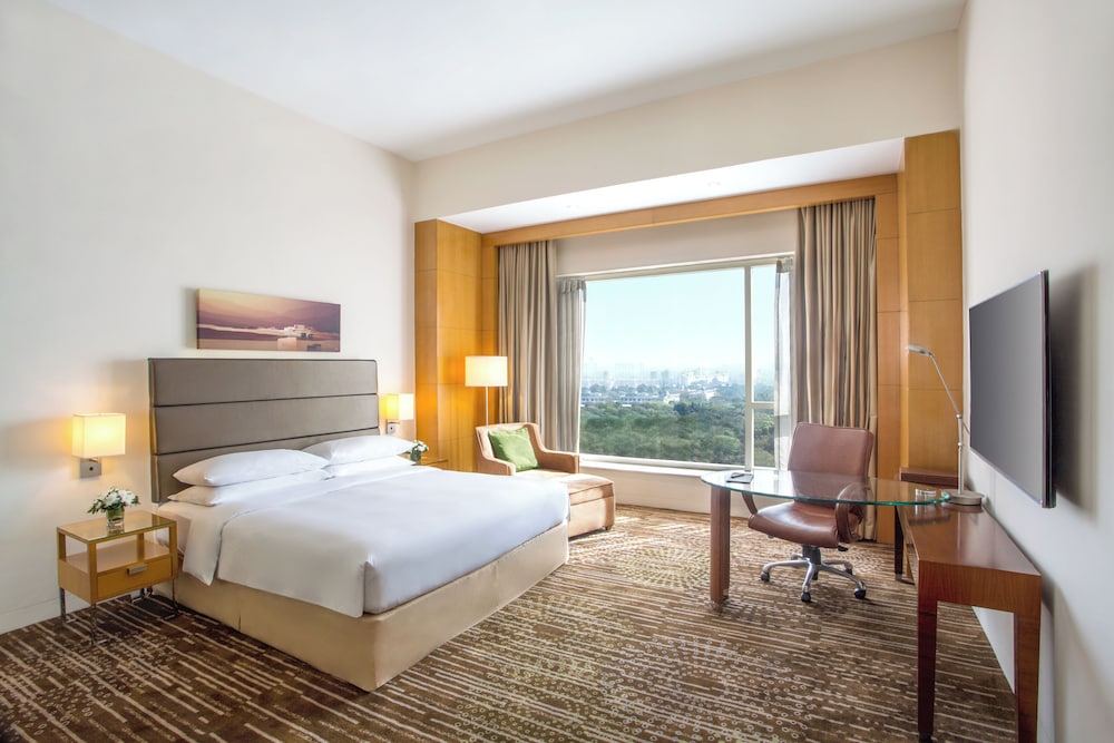 CLUB, KING BED
