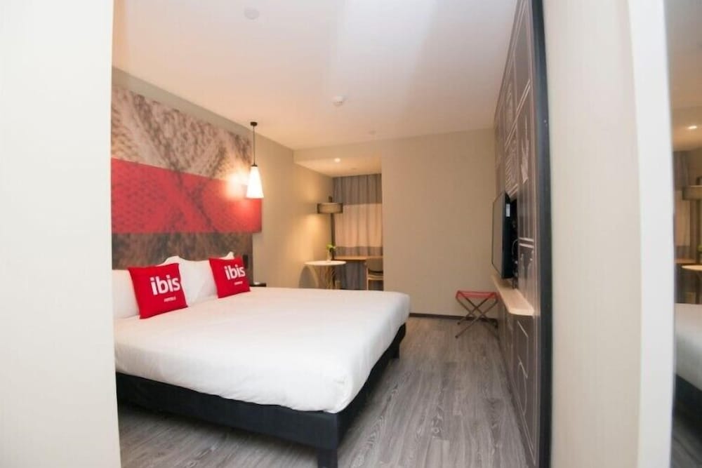 Ibis Luoyang Baolong Square Hotel 19/47
