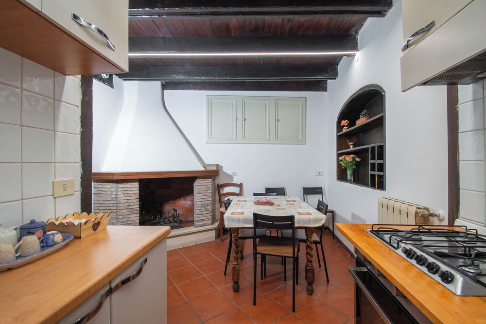 The House In Trastevere 35/48