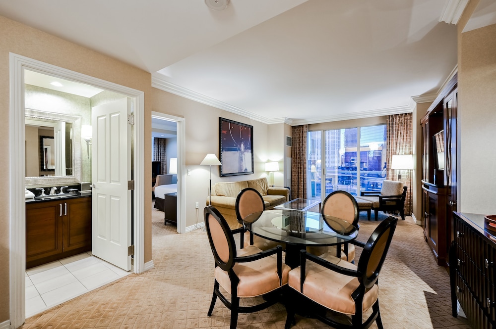 Stripviewsuites At Signature 64/73