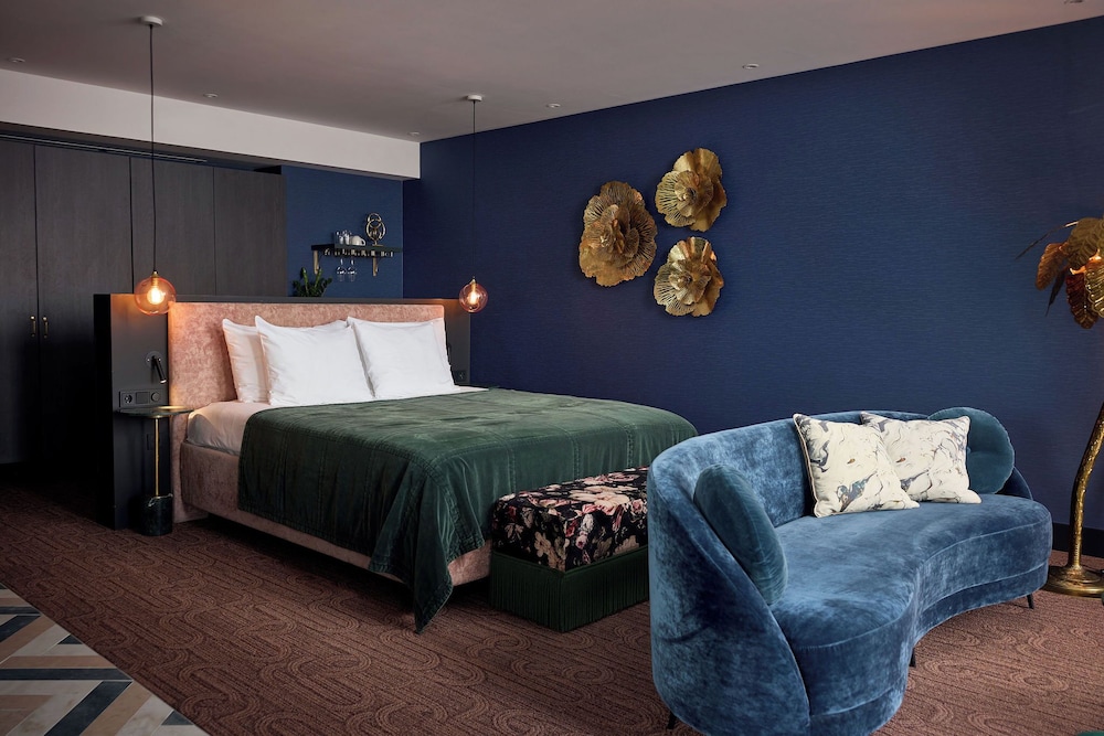 PENTHOUSE SUITE, NORTH WING