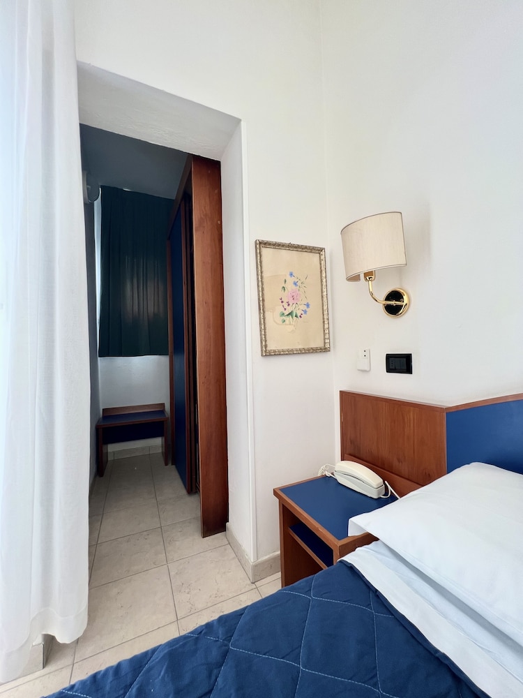 Hotel Montecarlo 24/50