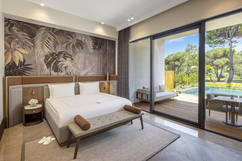Lagoon Golf, Suite, King Bed, Golf Course View, Sofa