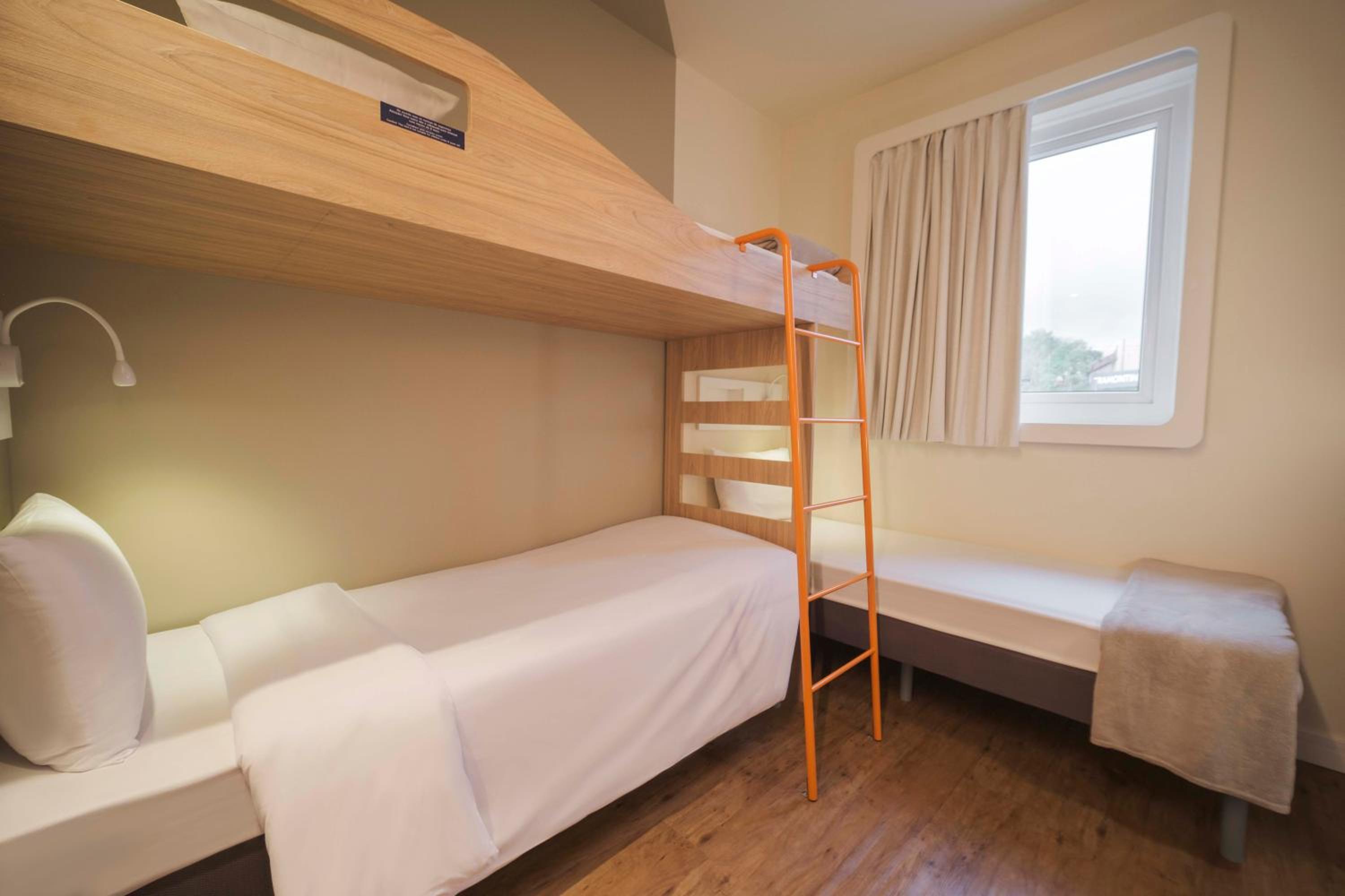شقة ثلاثية، ibis Budget Farroupilha 2/5