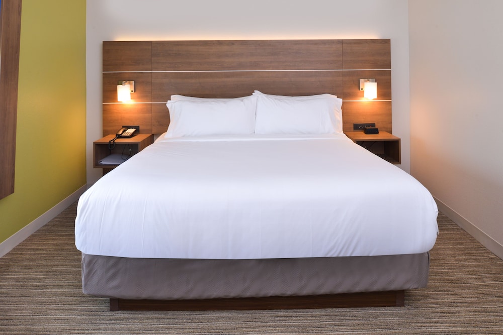 Holiday Inn Express And Suites Omaha 120th And Maple 22/56