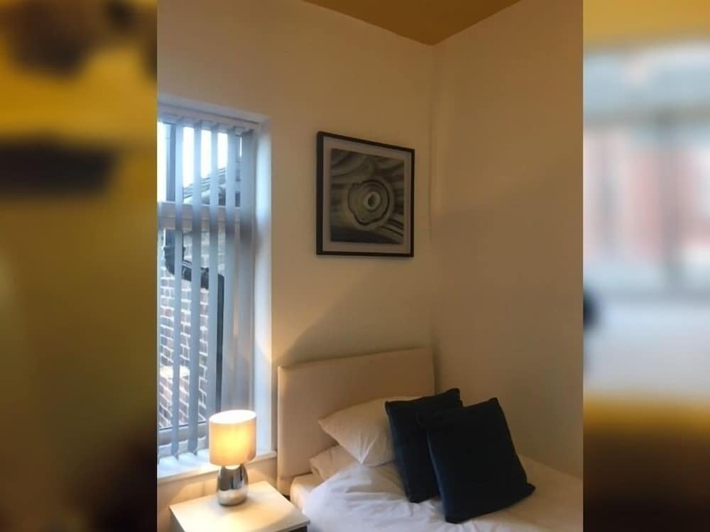 Townhouse @ Balliol Street Stoke 2/15