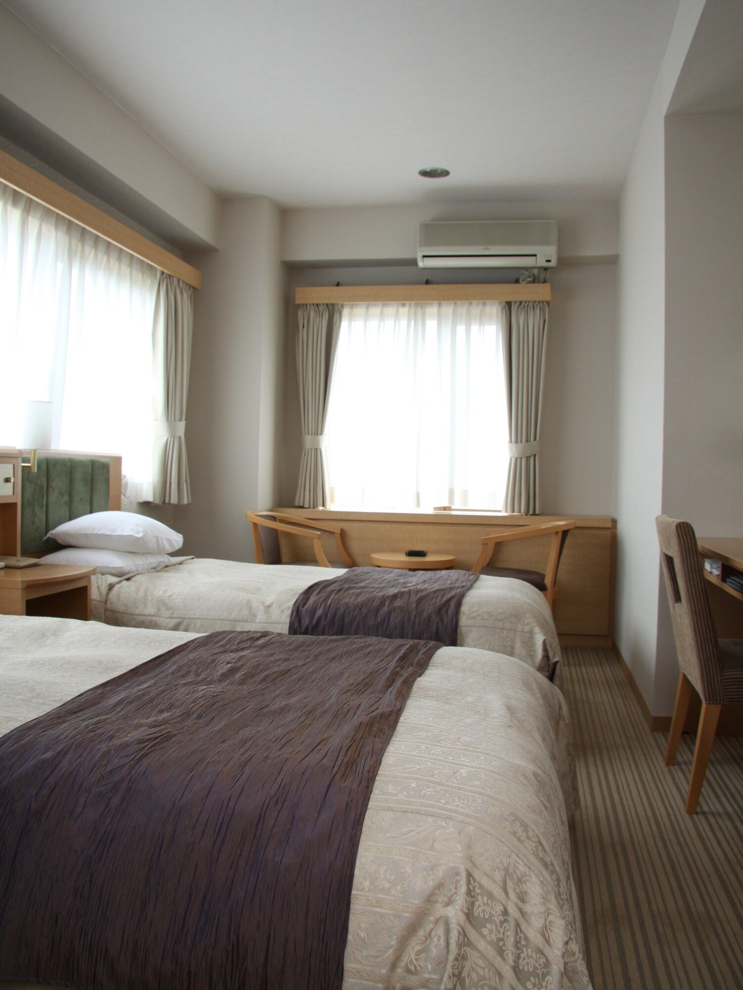 STANDARD, TWIN BEDS, CASTLE VIEW