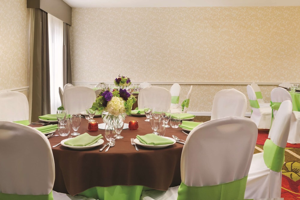 Hilton Garden Inn Anaheim Garden Grove 29/41