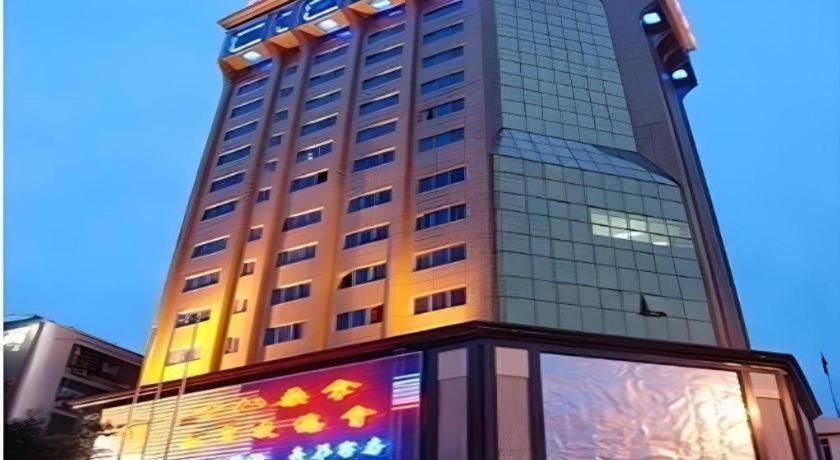 Outsky Hotel 5/50