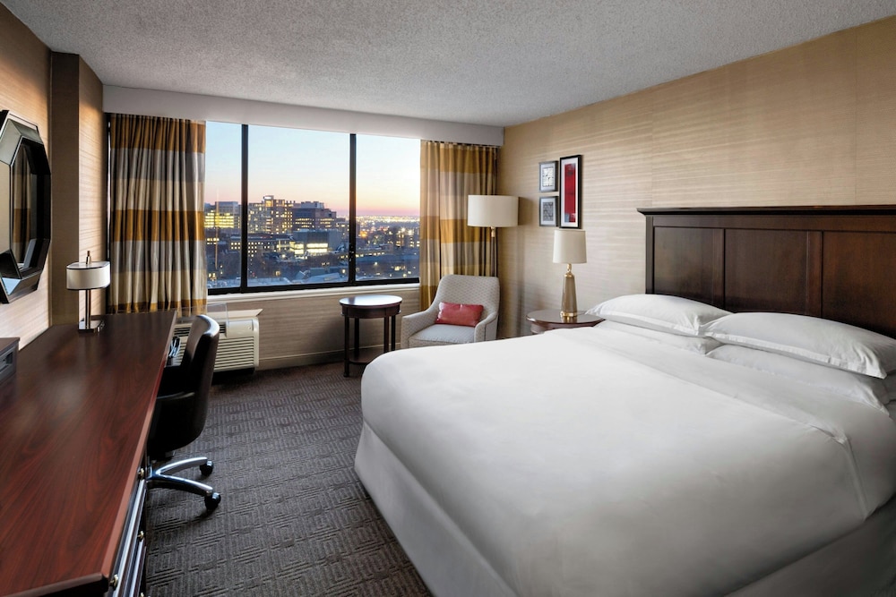 غرفة تقليدية بسرير كينج، Sheraton Philadelphia University City 3/10