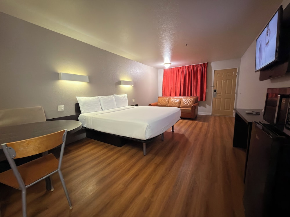 Americas Best Value Inn Apache Junction 30/56