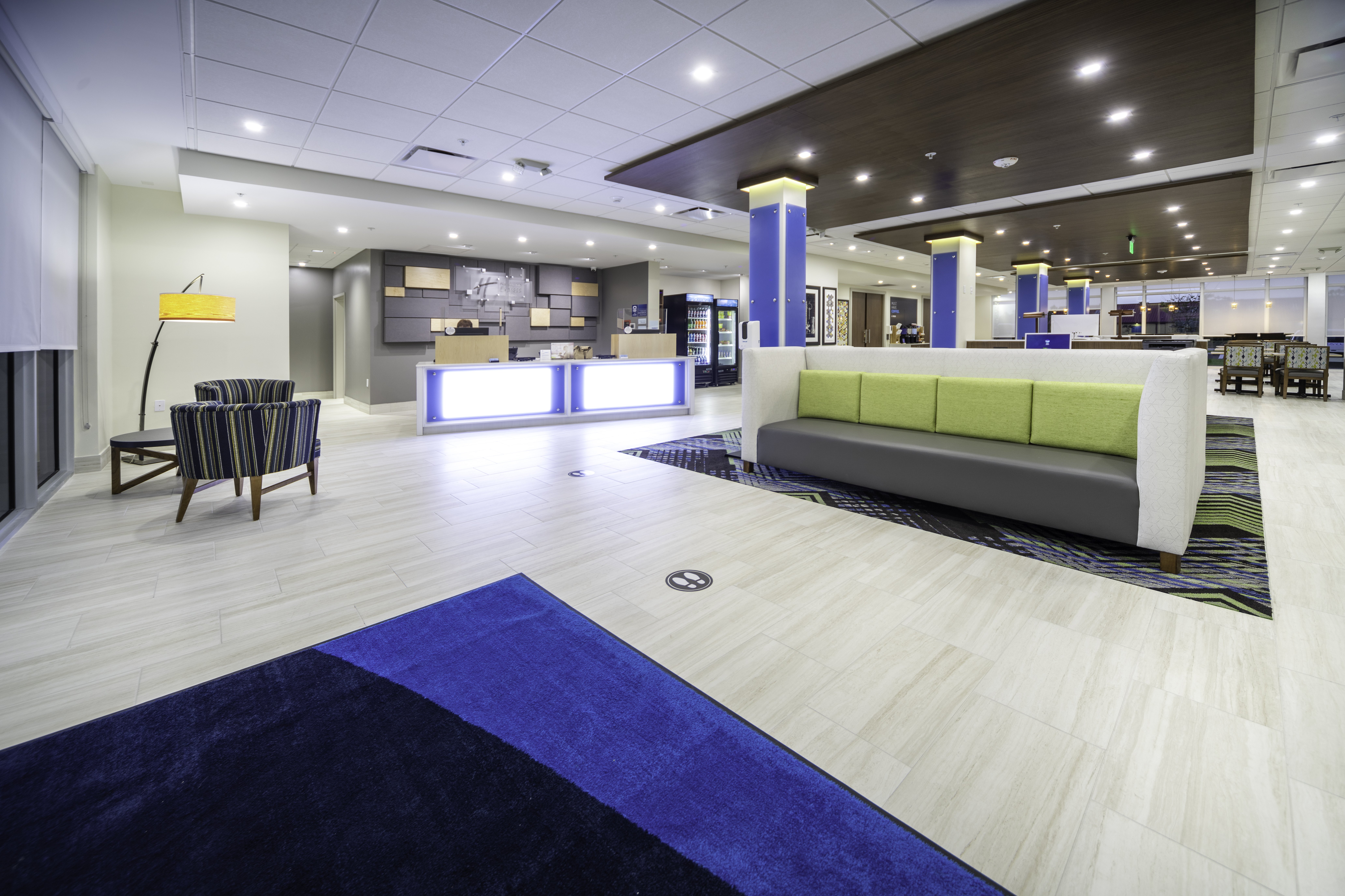 Holiday Inn Express & Suites Fort Myers Airport 7/54
