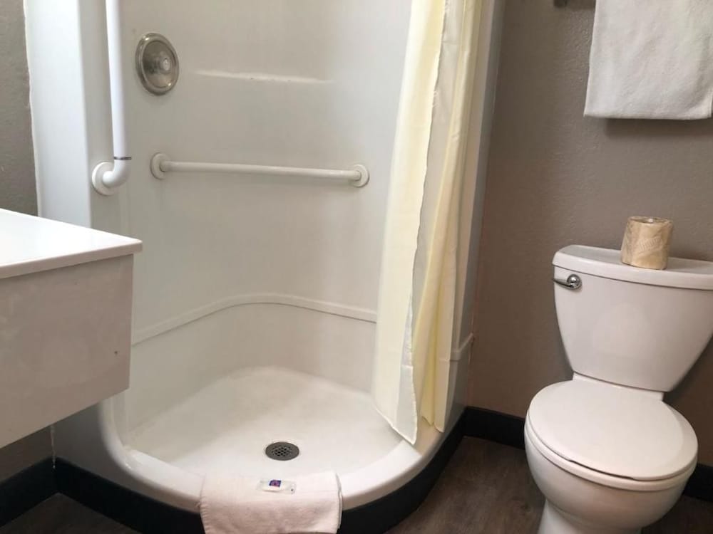 Motel6 Nogales, AZ - Mariposa Road 27/31