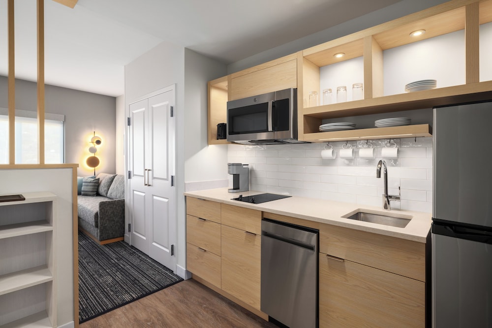 TownePlace Suites by Marriott Hickory 32/32