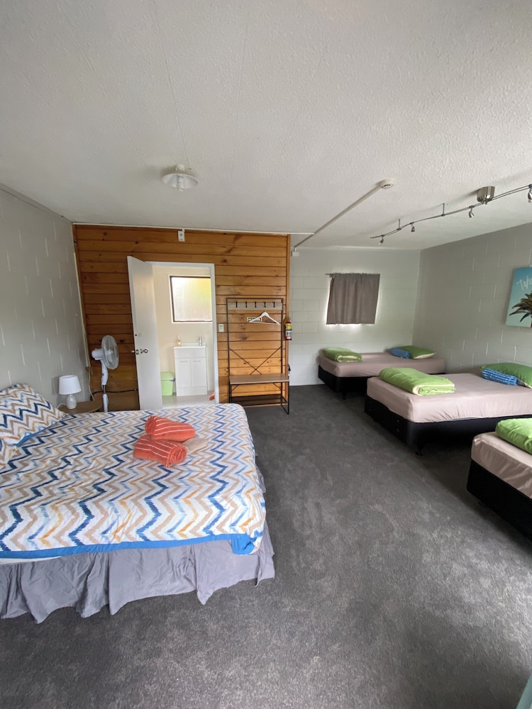 Bay of Islands Lodge 20/45