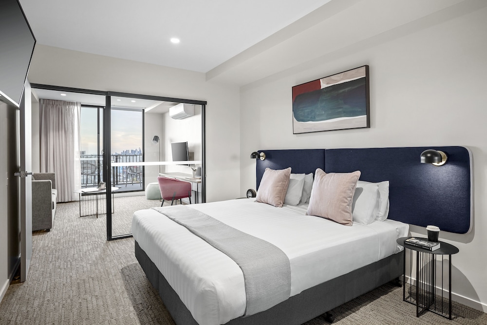 3 BEDROOMS, APARTMENT