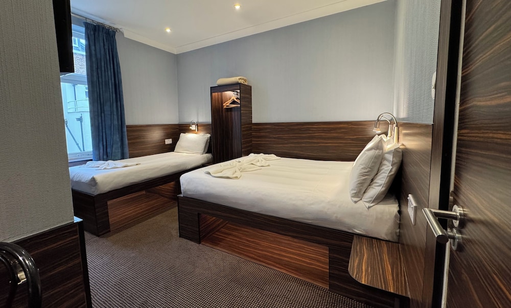 Crestfield Hotel 20/50