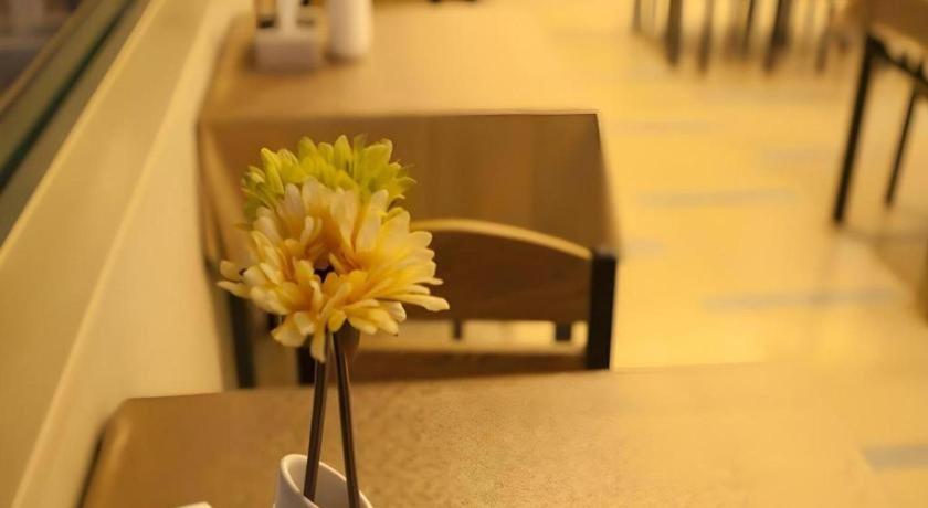 GreenTree Inn Jiansu Nantong Tongzhouwan Huanghe Road Business Hotel 24/41