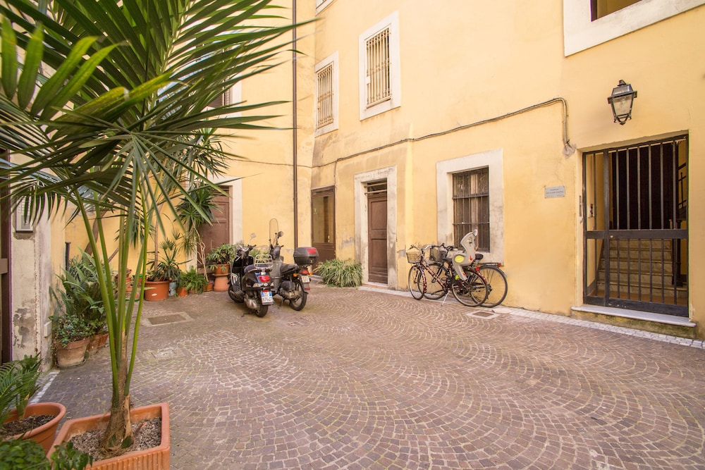 TOP FLOOR NAVONA 34/43