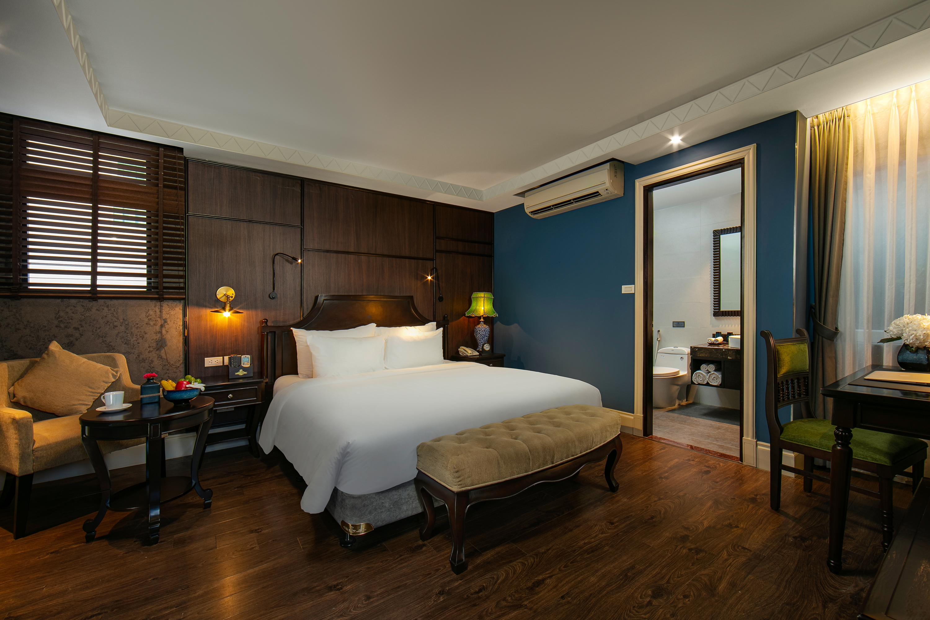 Collection, Suite, Double Bed, Old Quadruple View