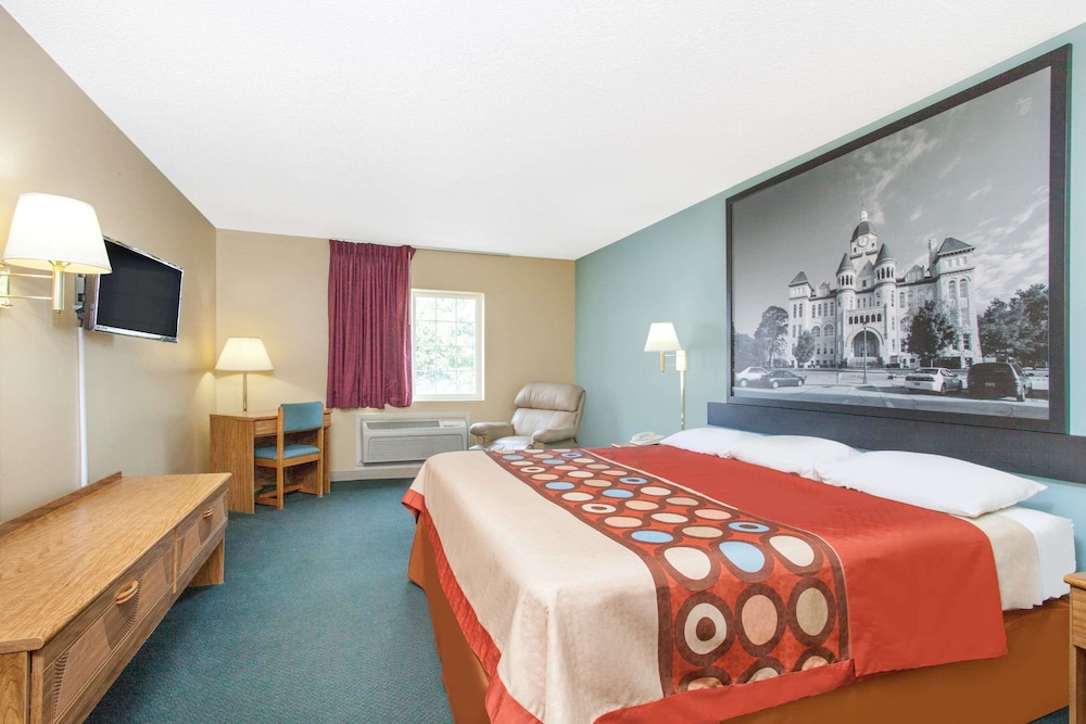 Super 8 By Wyndham Carthage 4/16