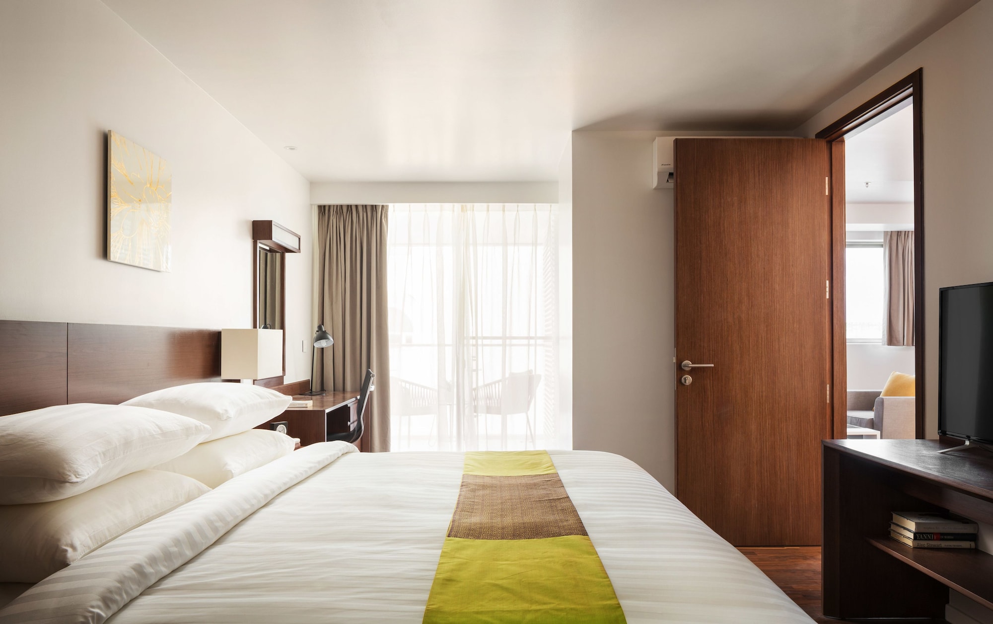 1 BEDROOM, SUITE, ROYAL PALACE VIEW