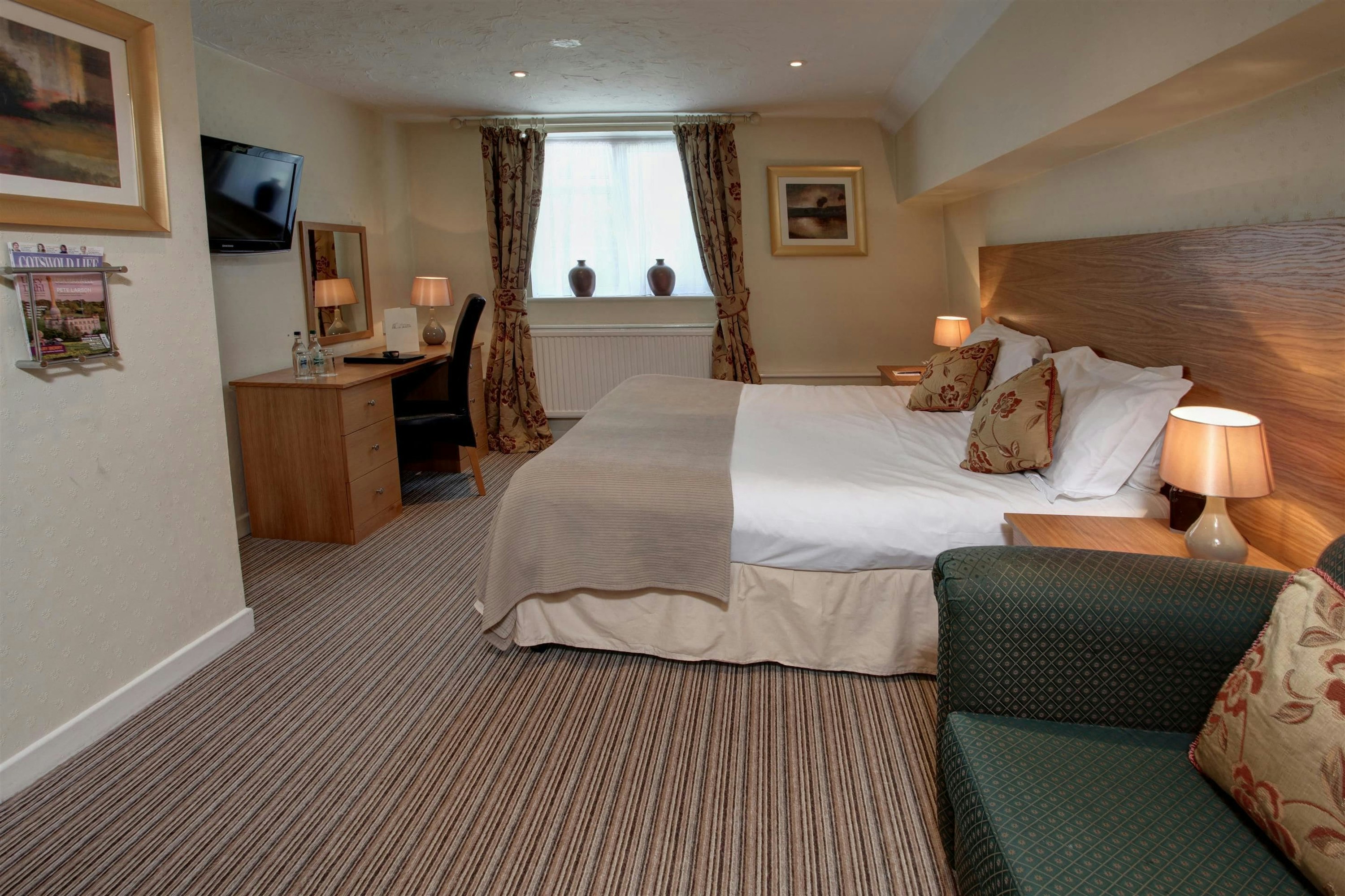Pettifers Freehouse Hotel 5/20