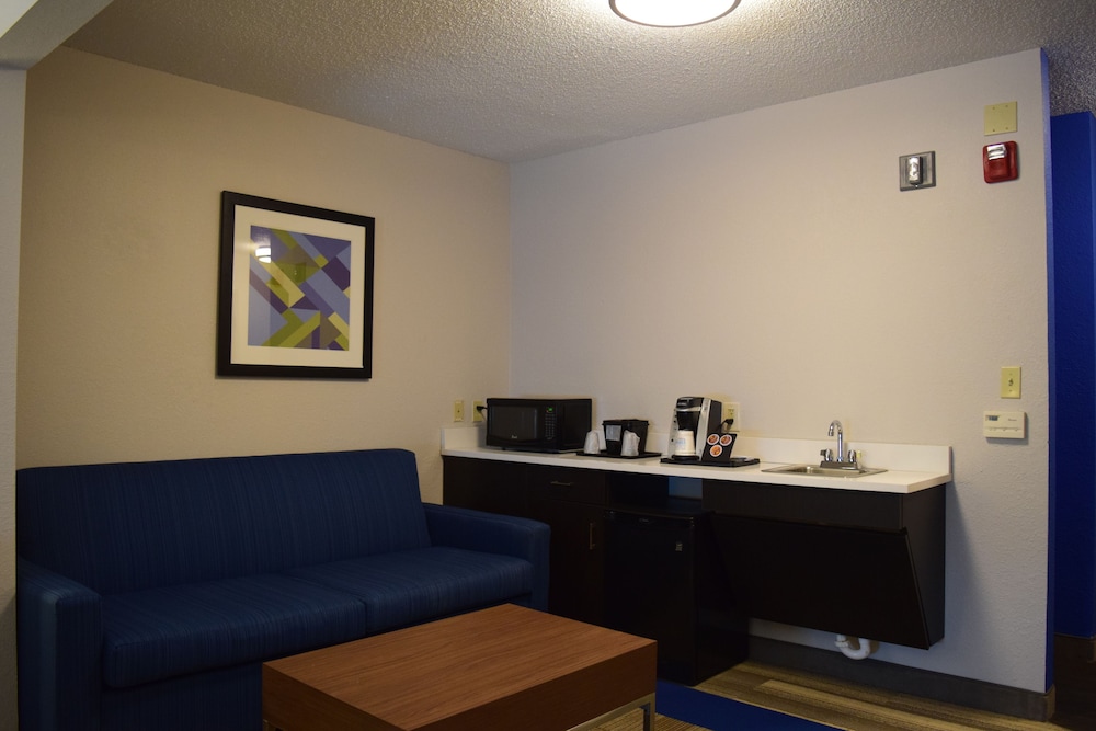 Holiday Inn Express Hotel Suites Sparta 10/49