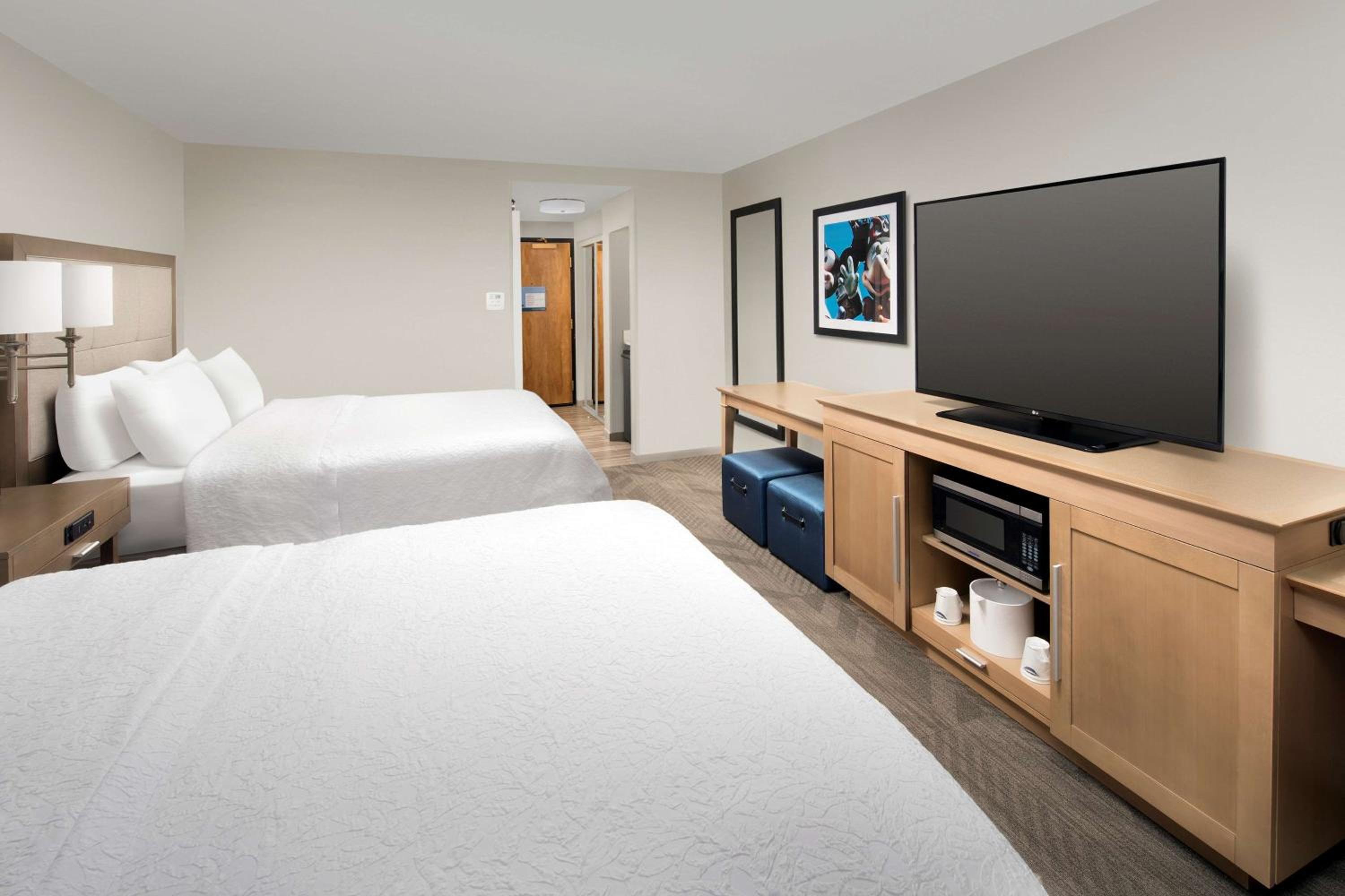 1 Bedroom, Family Suite, 2 Queen Beds, Sofa, Balcony
