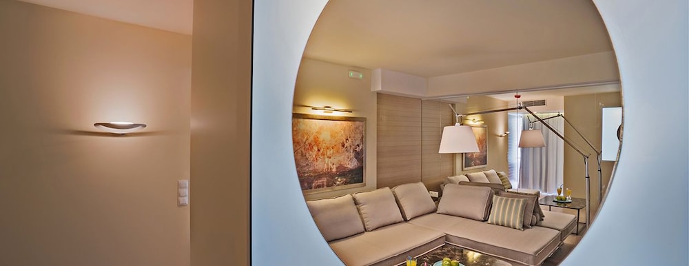 Swell Boutique Hotel 36/38