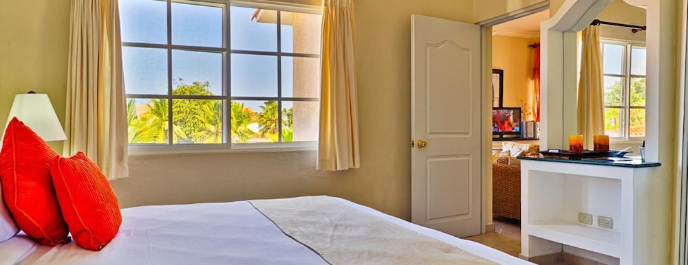 Lifestyle Crown Residence Suites 24/52