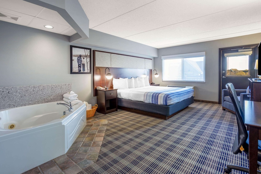 AmericInn by Wyndham Madison South 15/34
