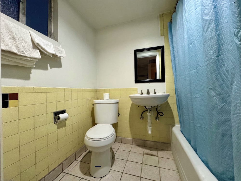 Capital O Budget Inn Ontario I-84 52/52